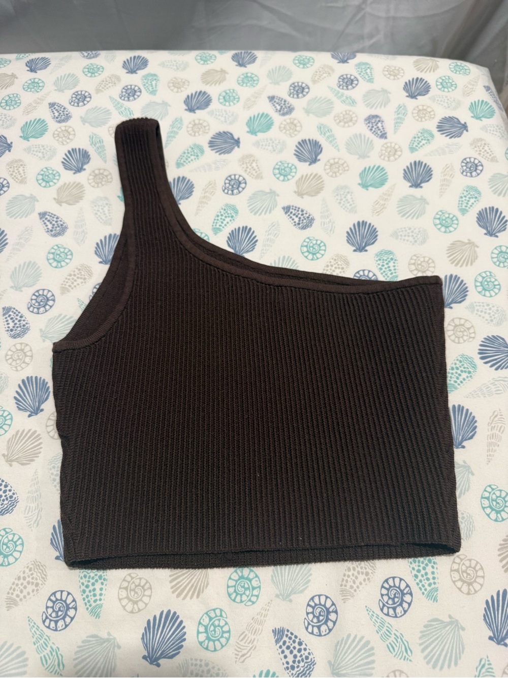 Aritzia Ribbed One-Shoulder Crop Top